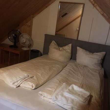 Zimmer Im Dachgeschoss Kaiserslautern Exteriér fotografie