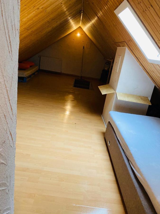 Zimmer Im Dachgeschoss Kaiserslautern Exteriér fotografie